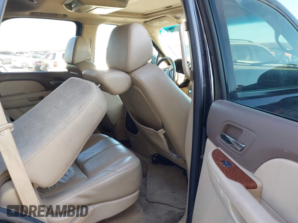 2008 GMC Yukon SLT w/4SB with VIN 1GKFC13068R109156, listed as a IAAI auction lot 41658588 with 224,669 mi miles. Bid and sale history available at carsss.com. Image 8.