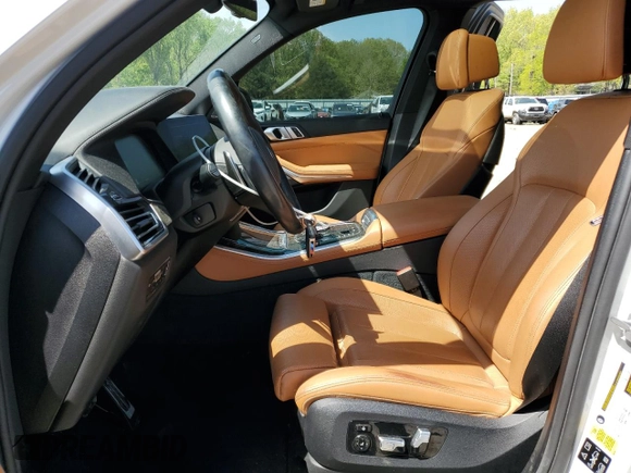 2019 BMW X5 xDrive40i z VIN 5UXCR6C50KLL13255, wystawiony jako Copart lot #52546675 z przebiegiem 80 686 mil mil oraz Szkoda całkowita • Salvage title. Historia ofert i sprzedaży dostępna na DreamBid. Obrazek 7.