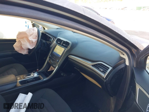 2020 Ford Fusion SE with VIN 3FA6P0HD8LR100791, listed as a IAAI auction lot 41375486 with 68,982 mi miles. Bid and sale history available at carsss.com. Image 5.