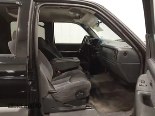 2002 Chevrolet Avalanche with VIN 3GNEC13TX2G139969, listed as a IAAI auction lot 41864534 with 187,150 mi miles and . Bid and sale history available at DreamBid. Image 5.