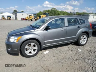2011 Dodge Caliber Mainstreet z VIN 1B3CB3HA9BD238156, wystawiony jako Copart lot #55260545 z przebiegiem 138 293 mil mil oraz Szkody całkowita. Historia ofert i sprzedaży dostępna na DreamBid. Obrazek 1.