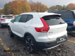 2023 Volvo XC40 Ultimate Bright Theme с VIN YV4L12UA6P2057484, выставлен на аукционе IAAI как лот 40963901 с пробегом 8 196 миль миль и . История ставок и продаж доступна на DreamBid. Изображение 3.