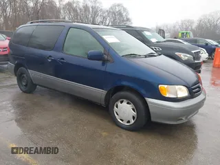 2002 Toyota Sienna LE with VIN 4T3ZF13C72U424470, listed as a IAAI auction lot 41508436 with 170,177 mi miles. Bid and sale history available at carsss.com. Image 1.