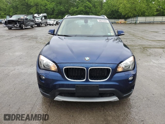 2014 BMW X1 xDrive28i z VIN WBAVL1C55EVY20446, wystawiony jako Copart lot #58672355 z przebiegiem 127 601 mil mil oraz Czysty tytuł • Clean title. Historia ofert i sprzedaży dostępna na DreamBid. Obrazek 5.