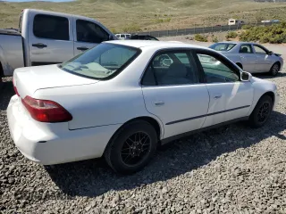1998 Honda Accord LX z VIN 1HGCG5649WA145400, wystawiony jako Copart lot #56373105 z przebiegiem 319 020 mil mil oraz Szkoda całkowita • Salvage title. Historia ofert i sprzedaży dostępna na DreamBid. Obrazek 3.