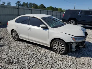 2013 Volkswagen Jetta SE with VIN 3VWDP7AJ7DM284045, listed as a Copart auction lot 52328525 with Not provided miles and Salvage title. Bid and sale history available at DreamBid. Image 4.