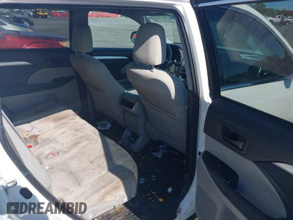 2018 Toyota Highlander LE z VIN 5TDBZRFH4JS840443, wystawiony jako IAAI lot #42372901 z przebiegiem 125 741 mil mil oraz . Historia ofert i sprzedaży dostępna na DreamBid. Obrazek 8.