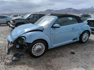 2013 Volkswagen Beetle 2.5L with VIN 3VW5X7AT4DM829494, listed as a Copart auction lot 47654065 with 34,987 mi miles and Salvage title. Bid and sale history available at DreamBid. Image 1.