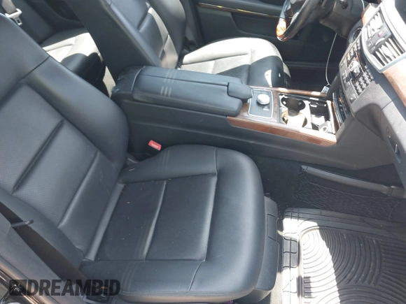 2010 Mercedes-Benz E 350 Luxury with VIN WDDHF5GB9AA129958, listed as a IAAI auction lot 42029530 with 106,531 mi miles and . Bid and sale history available at carsss.com. Image 5.