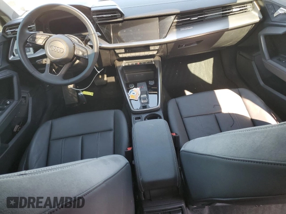 2024 Audi A3 Premium z VIN WAUAUDGYXRA042434, wystawiony jako Copart lot #47399065 z przebiegiem 9378 mil mil oraz Szkoda całkowita • Salvage title. Historia ofert i sprzedaży dostępna na DreamBid. Obrazek 8.