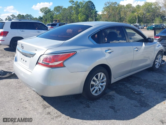 2015 Nissan Altima 2.5 with VIN 1N4AL3AP1FN392092, listed as a IAAI auction lot 41666884 with 88,888 mi miles. Bid and sale history available at carsss.com. Image 4.