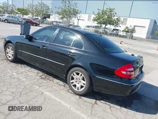 2006 Mercedes-Benz E 350 z VIN WDBUF56JX6A804739, wystawiony jako IAAI lot #42334250 z przebiegiem 145 310 mil mil oraz . Historia ofert i sprzedaży dostępna na DreamBid. Obrazek 3.