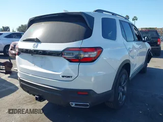 2025 Honda Pilot Sport with VIN 5FNYG2H3XSB001489, listed as a IAAI auction lot 41332411 with 10,651 mi miles. Bid and sale history available at carsss.com. Image 4.