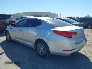 2013 Kia Optima LX z VIN KNAGM4A70D5414844, wystawiony jako IAAI lot #41774246 z przebiegiem 180 332 mil mil oraz . Historia ofert i sprzedaży dostępna na DreamBid. Obrazek 3.
