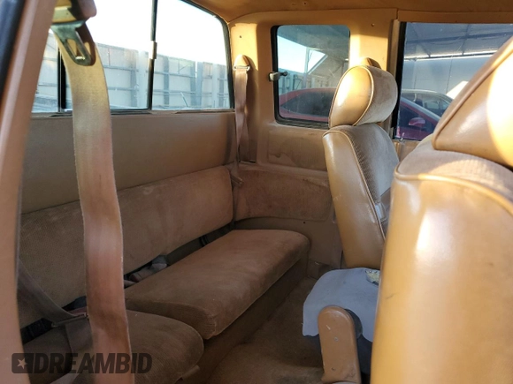1993 Dodge Dakota z VIN 1B7GG23Y1PS228983, wystawiony jako Copart lot #86064534 z przebiegiem 237 006 mil mil oraz Szkoda całkowita • Salvage title. Historia ofert i sprzedaży dostępna na DreamBid. Obrazek 10.