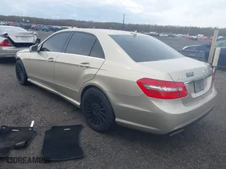 2010 Mercedes-Benz E-Class E 350 Luxury with VIN WDDHF8HB9AA098470, listed as a IAAI auction lot 41941947 with 227,267 mi miles. Bid and sale history available at carsss.com. Image 3.