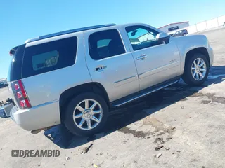 2010 GMC Yukon Denali z VIN 1GKUKEEFXAR208118, wystawiony jako IAAI lot #41618086 z przebiegiem 190 851 mil mil oraz . Historia ofert i sprzedaży dostępna na DreamBid. Obrazek 4.