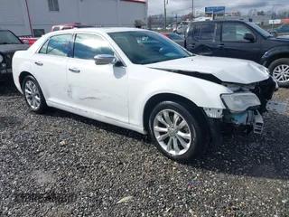 2019 Chrysler 300 Limited with VIN 2C3CCAKGXKH577948, listed as a IAAI auction lot 40908813 with 117,602 mi miles. Bid and sale history available at carsss.com. Image 1.
