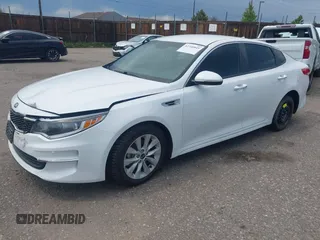 2017 Kia Optima LX z VIN 5XXGT4L38HG173231, wystawiony jako IAAI lot #42340849 z przebiegiem 100 174 mil mil oraz . Historia ofert i sprzedaży dostępna na DreamBid. Obrazek 2.