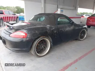2003 Porsche Boxster z VIN WP0CA29893U620342, wystawiony jako IAAI lot #42202533 z przebiegiem 141 397 mil mil oraz . Historia ofert i sprzedaży dostępna na DreamBid. Obrazek 4.