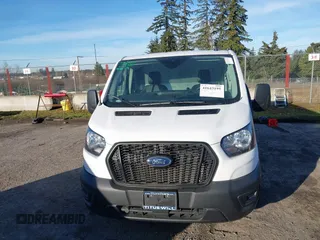 2021 Ford Transit Cargo z VIN 1FTYE1Y89MKA16809, wystawiony jako IAAI lot #41643195 z przebiegiem 7 407 mil mil oraz . Historia ofert i sprzedaży dostępna na DreamBid. Obrazek 12.