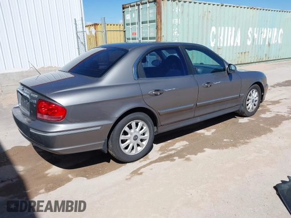 2003 Hyundai Sonata GLS with VIN KMHWF35H03A895363, listed as a IAAI auction lot 42149203 with 152,173 mi miles. Bid and sale history available at carsss.com. Image 4.