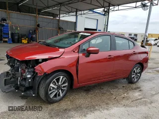 2025 Nissan Versa SV z VIN 3N1CN8EVXSL816126, wystawiony jako Copart lot #59179035 z przebiegiem 8 743 mil mil oraz Czysty tytuł • Clean title. Historia ofert i sprzedaży dostępna na DreamBid. Obrazek 1.