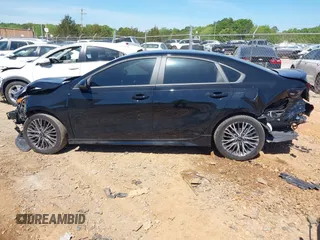 2023 Kia Forte GT-Line z VIN 3KPF54AD2PE685043, wystawiony jako IAAI lot #42041237 z przebiegiem 25 750 mil mil oraz . Historia ofert i sprzedaży dostępna na DreamBid. Obrazek 15.