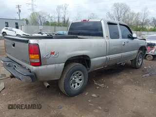 2000 Chevrolet Silverado 1500 LS with VIN 2GCEK19T3Y1266020, listed as a IAAI auction lot 42060263 with 270,921 mi miles. Bid and sale history available at carsss.com. Image 4.