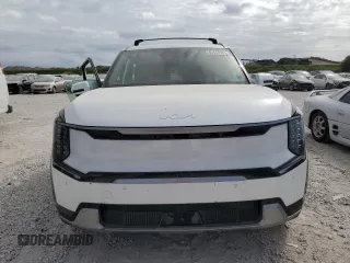2024 Kia EV9 Land with VIN KNDADFS50R6034423, listed as a Copart auction lot 45447905 with 7,061 mi miles and Salvage Title. Bid and sale history available at carsss.com. Image 5.