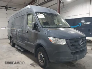2019 Mercedes-Benz Sprinter Cargo z VIN WD4PF1CD9KP147130, wystawiony jako IAAI lot #41821221 z przebiegiem 70 915 mil mil oraz . Historia ofert i sprzedaży dostępna na DreamBid. Obrazek 1.