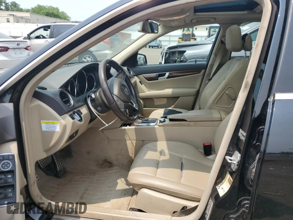 2013 Mercedes-Benz C 300 Sport z VIN WDDGF8AB5DR260851, wystawiony jako Copart lot #59102235 z przebiegiem 120 678 mil mil oraz Szkoda całkowita • Salvage title. Historia ofert i sprzedaży dostępna na DreamBid. Obrazek 7.