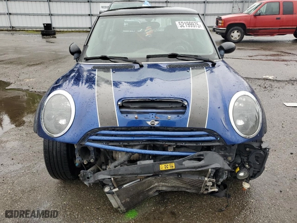 2004 MINI Cooper Hardtop S with VIN WMWRE33434TD88211, listed as a Copart auction lot 52199975 with 0 mi miles and Clean Title. Bid and sale history available at carsss.com. Image 5.