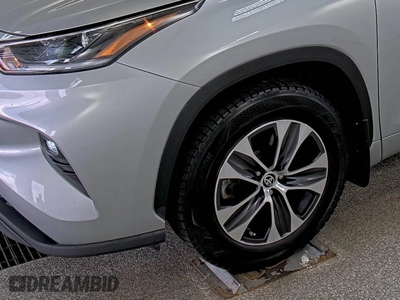 2021 Toyota Highlander XLE with VIN 5TDHZRBH0MS558143, listed as a IAAI auction lot 42859323 with 41,722 mi miles and . Bid and sale history available at DreamBid. Image 13.