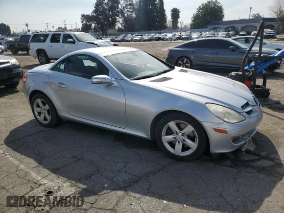 2007 Mercedes-Benz SLK-Class 3.0L with VIN WDBWK54F87F142683, listed as a Copart auction lot 45384065 with 147,388 mi miles and Clean Title. Bid and sale history available at carsss.com. Image 4.
