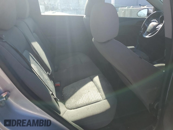 2020 Chevrolet Sonic LT z VIN 1G1JG6SB2L4115299, wystawiony jako Copart lot #41826735 z przebiegiem 120 280 mil mil oraz Szkoda całkowita • Salvage title. Historia ofert i sprzedaży dostępna na DreamBid. Obrazek 10.