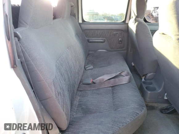 2000 Nissan Frontier XE z VIN 1N6ED27T3YC422129, wystawiony jako Copart lot #46668975 z przebiegiem 333 836 mil mil oraz Szkoda całkowita • Salvage title. Historia ofert i sprzedaży dostępna na DreamBid. Obrazek 10.