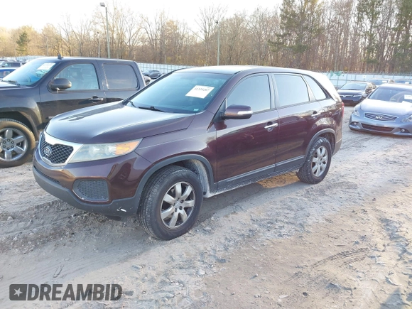 2012 Kia Sorento LX z VIN 5XYKT3A15CG203294, wystawiony jako IAAI lot #41339207 z przebiegiem 122 141 mil mil oraz . Historia ofert i sprzedaży dostępna na DreamBid. Obrazek 2.