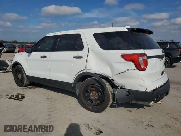 2016 Ford Utility Police Interceptor with VIN 1FM5K8AR4GGD30586, listed as a Copart auction lot 42431905 with 97,885 mi miles and Salvage Title. Bid and sale history available at carsss.com. Image 2.