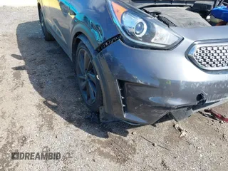 2018 Kia Niro EX with VIN KNDCC3LC6J5137430, listed as a IAAI auction lot 41804509 with 139,140 mi miles. Bid and sale history available at carsss.com. Image 17.