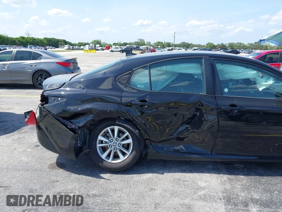 2025 Toyota Camry LE z VIN 4T1DAACK5SU071607, wystawiony jako IAAI lot #42377715 z przebiegiem Nie podano mil oraz . Historia ofert i sprzedaży dostępna na DreamBid. Obrazek 17.