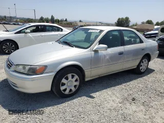2000 Toyota Camry CE z VIN 4T1BG22K2YU663536, wystawiony jako Copart lot #60101425 z przebiegiem 109 342 mil mil oraz Czysty tytuł • Clean title. Historia ofert i sprzedaży dostępna na DreamBid. Obrazek 1.