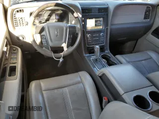 2017 Lincoln Navigator Select z VIN 5LMJJ3JT9HEL04219, wystawiony jako Copart lot #46553165 z przebiegiem 163 710 mil mil oraz Czysty tytuł • Clean title. Historia ofert i sprzedaży dostępna na DreamBid. Obrazek 8.