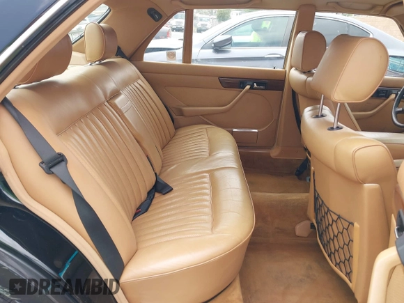 1988 Mercedes-Benz 420 Series 420SEL with VIN WDBCA35D2JA384154, listed as a IAAI auction lot 41950195 with 113,425 mi miles. Bid and sale history available at carsss.com. Image 8.