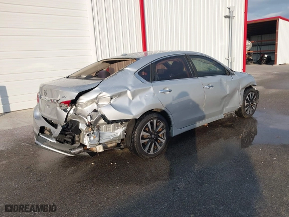 2018 Nissan Altima 2.5 SL with VIN 1N4AL3AP5JC264698, listed as a IAAI auction lot 41018548 with 84,197 mi miles. Bid and sale history available at carsss.com. Image 4.