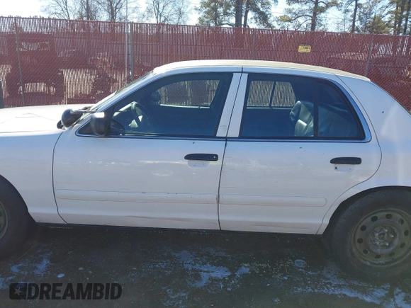 2005 Ford Police Interceptor z VIN 2FAFP71WX5X164985, wystawiony jako IAAI lot #41363721 z przebiegiem 147 950 mil mil oraz . Historia ofert i sprzedaży dostępna na DreamBid. Obrazek 14.