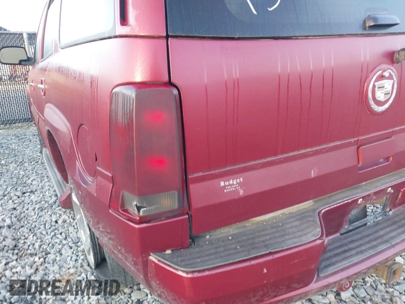 2005 Cadillac Escalade z VIN 1GYEC63T45R130737, wystawiony jako IAAI lot #41668213 z przebiegiem 242 755 mil mil oraz . Historia ofert i sprzedaży dostępna na DreamBid. Obrazek 6.