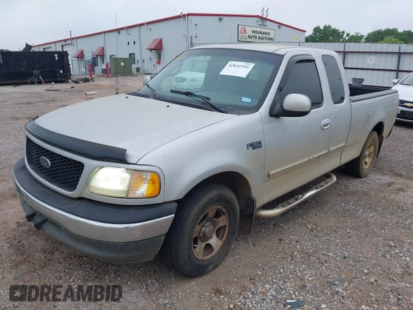 2000 Ford F-150 XL with VIN 1FTZX1725YNC17400, listed as a IAAI auction lot 42031955 with 1 mi miles. Bid and sale history available at carsss.com. Image 2.