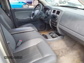 2006 Dodge Dakota SLT z VIN 1D7HW48N76S645515, wystawiony jako IAAI lot #42091904 z przebiegiem 160 695 mil mil oraz . Historia ofert i sprzedaży dostępna na DreamBid. Obrazek 5.
