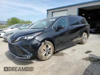 2022 Toyota Sienna XLE with VIN 5TDJRKEC8NS128404, listed as a Copart auction lot 54226825 with 44,459 mi miles and Salvage Title. Bid and sale history available at carsss.com. Image 1.